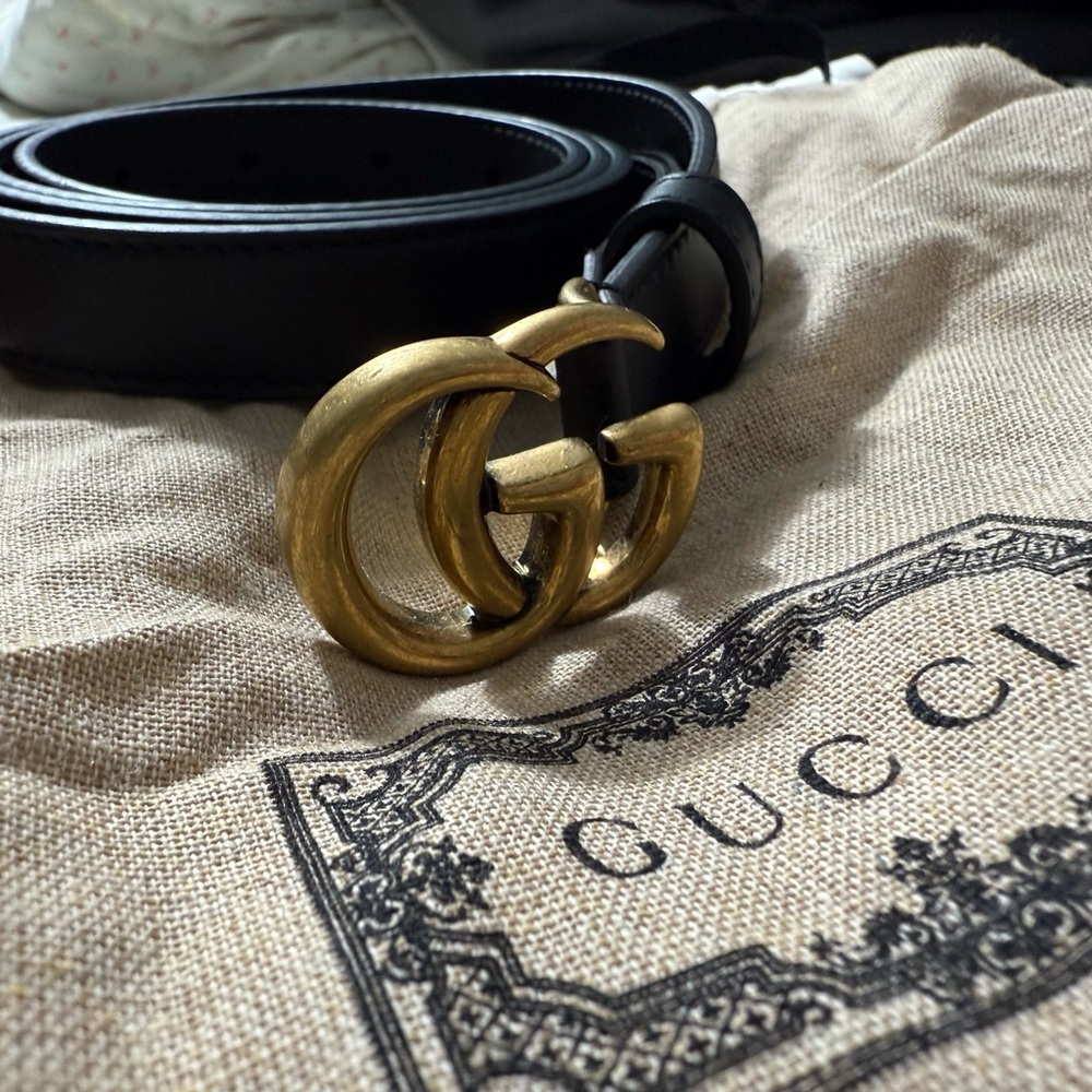 Gucci Black Leather Belt with Gold Buckle (Double G Marmont)